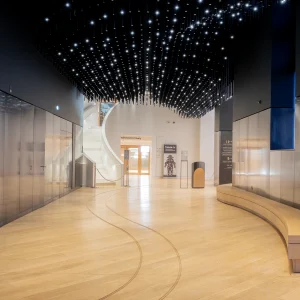 Photo du couloir d'entrée du Musée national de la Marine - Agence Verveine