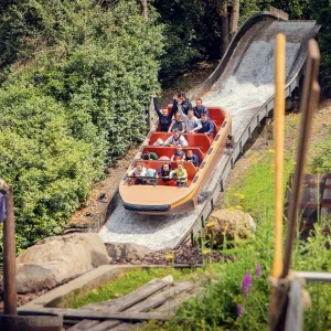 Reportage photo dans le parc Astérix-descente de l'attraction-Grand splash