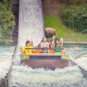 Reportage photo au Parc Astérix en France - célébration de la descente - Grand splash