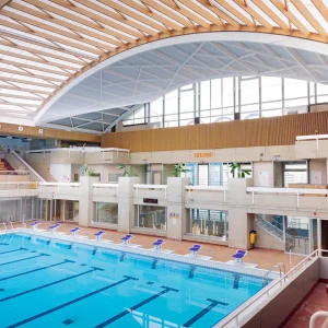 Photo de l'intérieur de la Piscine Georges-Vallerey - Agence Verveine