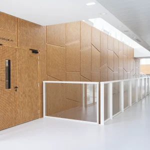 Reportage photo - Paris Saclay Université biologie vue intérieur du bâtiment et ces couloirs