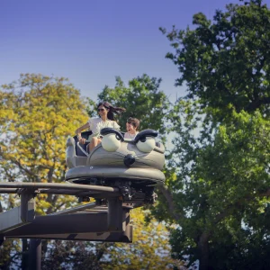 Reportage photo sur les Souris mécaniques au Jardin d'Acclimatation à Paris - wagon en mouvement sur les rails