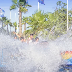 Reportage photo Fabrikus World Crazy River - splash final de l'attraction