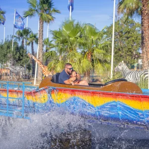 Reportage photo Fabrikus World Crazy River - wagon du flume pris en action, entre montée, descente et splash