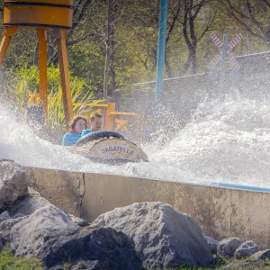 Reportage photo au parc Bagatelle - passagers éclaboussés lors de la descente du flume