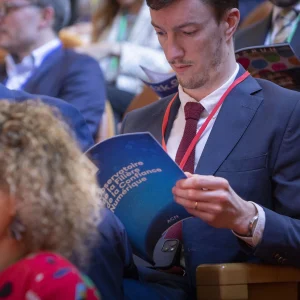 Reportage photo au Paris Cyber summit 2025 - Utilisation du livre Observatoire de l'ACN