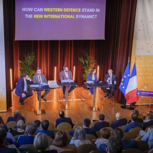 Reportage photo - conférence sur la cybersécurité lors du PCS avec des experts partageant les dernières tendances