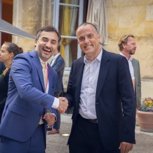Reportage photo au Paris Cyber Summit 2025 - Partage et convivialité entre les intervenants de la cybersécurité 2025