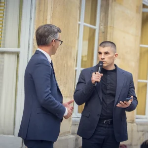 Reportage photo à l'événement Paris Cyber summit - Moment du discours de fin à la Maison de l'Amérique latine