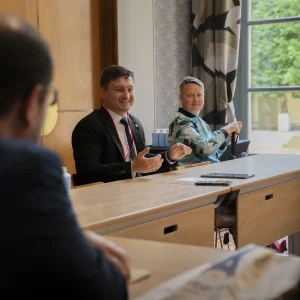 Reportage photo - Ambiance de travail et de partage au Paris Cyber Summit 2025