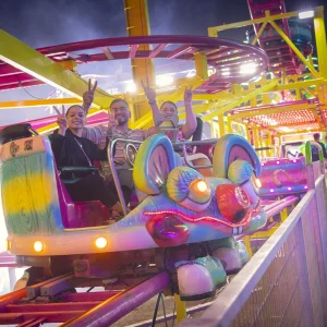 Reportage photo à la Feria de Séville - Nuit animé et festive autour du spinning coaster de Séville