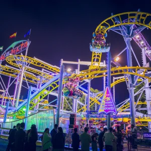 Reportage photo à la Feria de Séville Ala Delta - Gliding coaster illuminé à la Feria de Séville