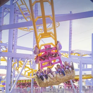 Reportage photo à la Feria de Séville Ala Delta - expérience immersive sur le gliding coaster Ala Delta, adrénaline et liberté