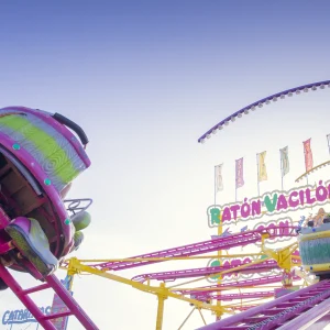 Reportage photo à la Feria de Séville - manège en éveille lancement de l'attraction