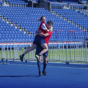 Reportage photo d'une célébration de victoire lors d'une événement de match caritatif
