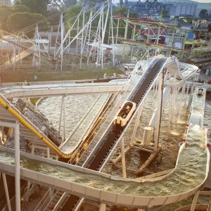 Reportage photo dédié au Prater de Reverchon à Vienne mettant en lumière une attraction emblématique par l'agence Verveine