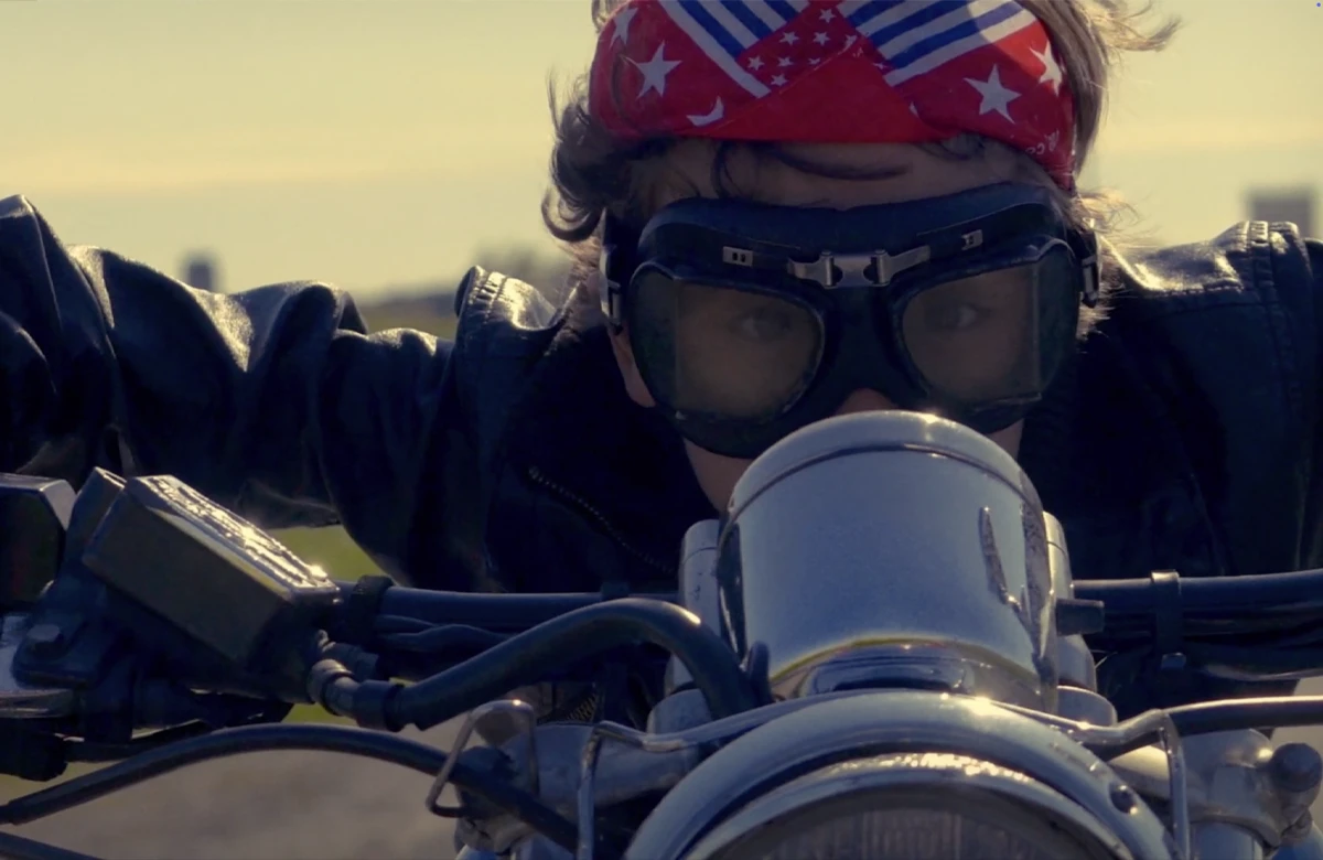 US - photo enfant sur une moto - Agence Verveine US - Comme au cinema - Clip - Video - photo arrêt sur image Agence Verveine