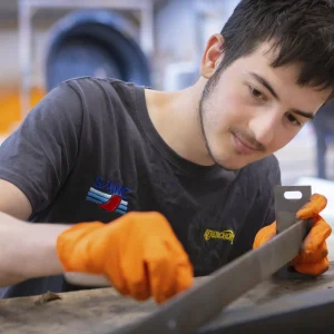 Reportage photo par l'agence Verveine - atelier avec des professionnels réalisant leur tâche