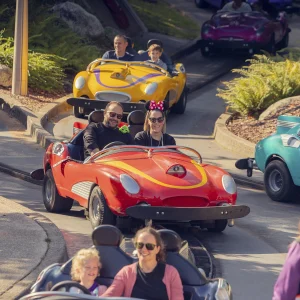 Reportage photo réalisé par l'agence Verveine - conduite de voiture pour petits et grands