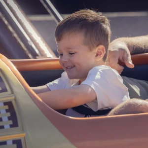 Reportage photo de l'agence Verveine - fusées volantes en cercle au Parc Disney