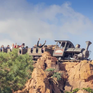 Reportage photo à Disney - attraction Train de la mine en plein vitesse