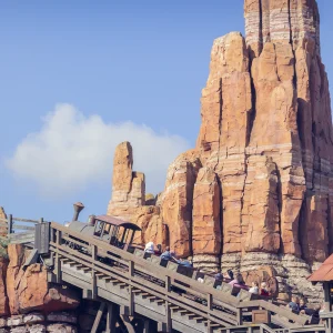 Reportage photo - parcours du train de la mine dans un paysage désertique à Disney