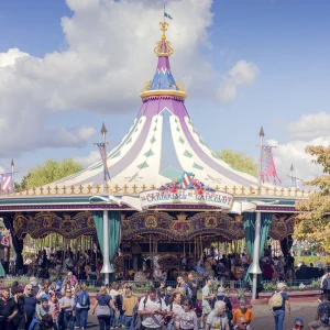 Reportage photo - vue d'ensemble du carrousel au Parc Disney