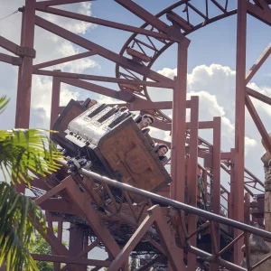 Reportage photo - wagon de l'attraction Indiana Jones sur rails à Disney