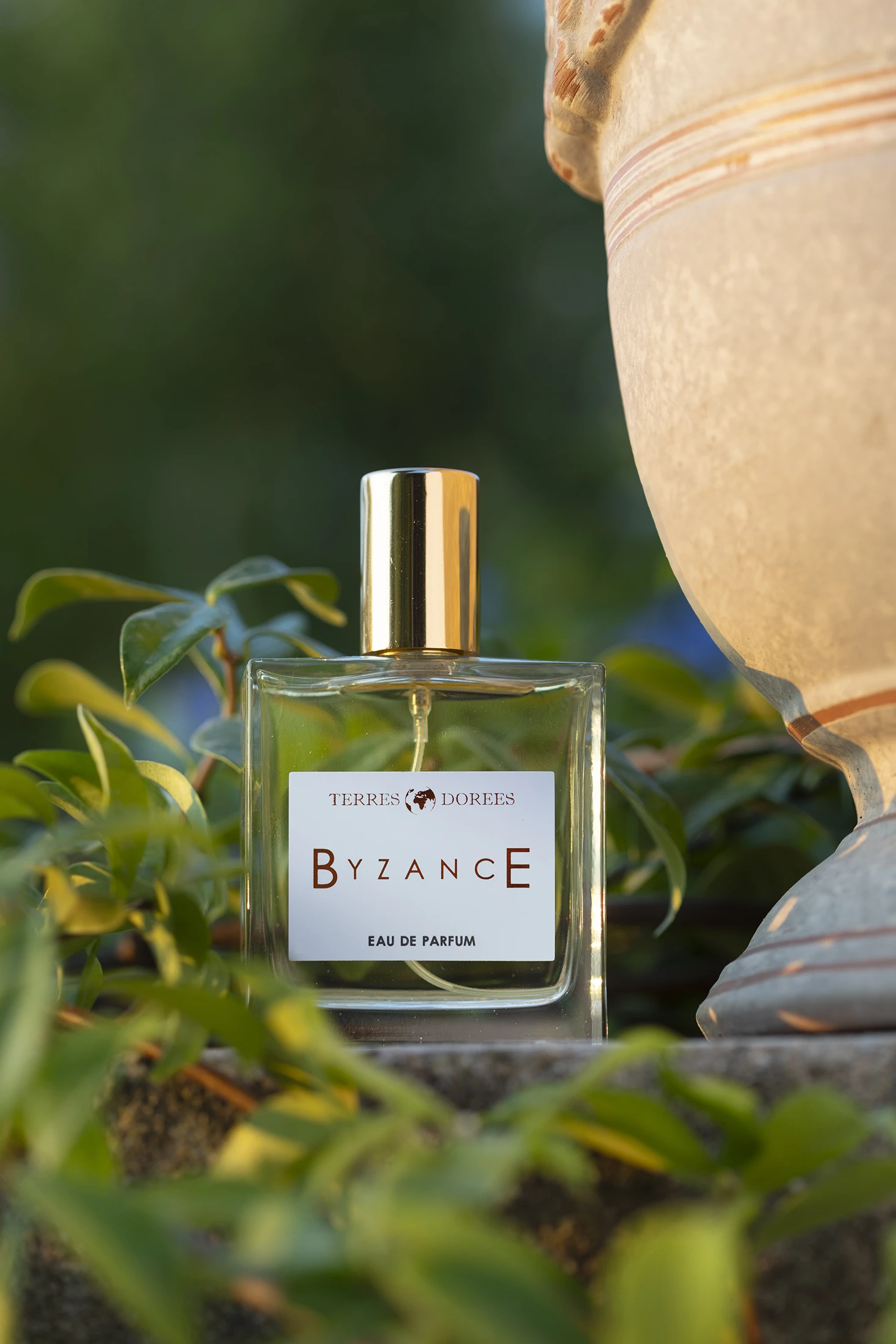 Photo - lumière naturelle photographie en extérieur autour du parfum Byzance par l'Agence Verveine