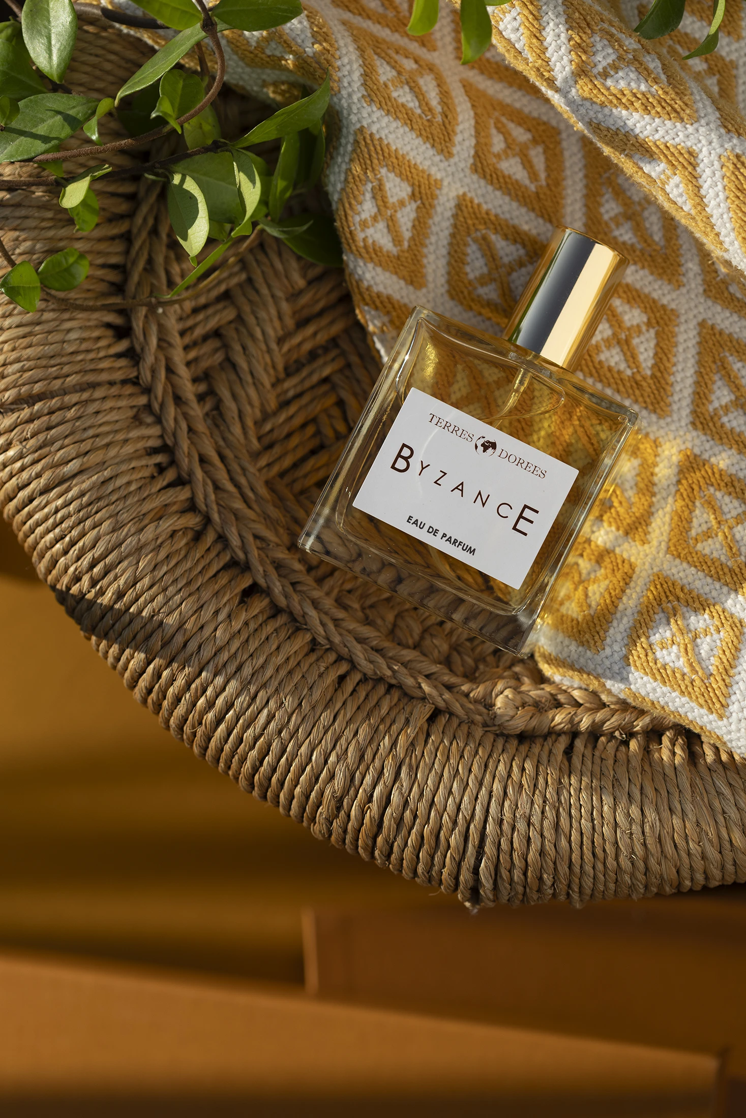 Photo - Photographie ambiance jaune-orange, parfum de luxe Byzance - Agence Verveine