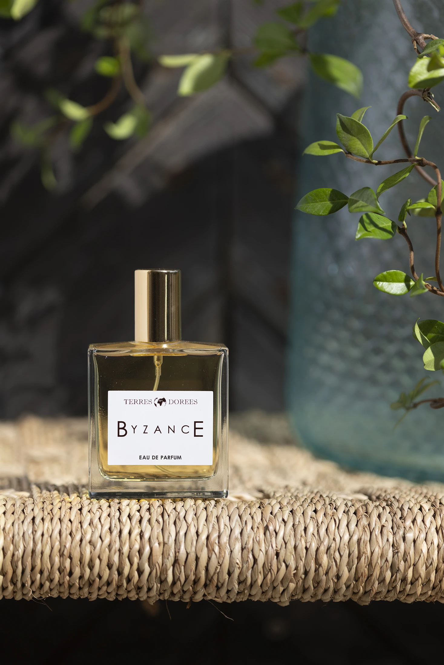Photo - Shooting en extérieur de l'Agence Verveine pour Terres Dorées parfum Byzance