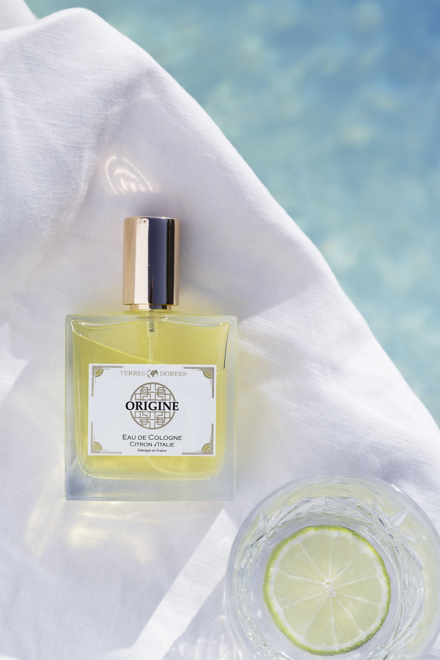Photo - Mise en scène extérieur du parfum Terres Dorées réalisé par l'Agence Verveine